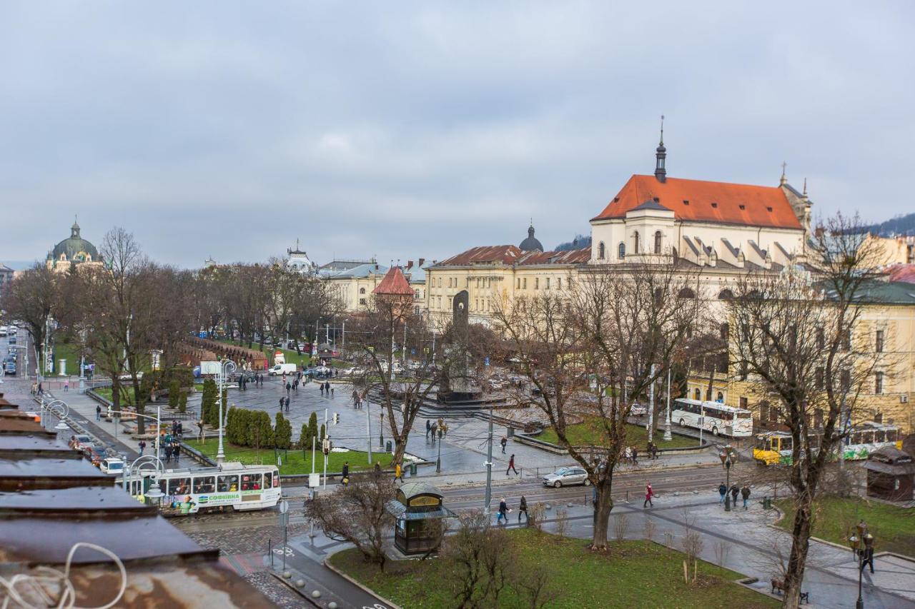 В Центрі Біля Ратуші Вулиця Площа Ринок 11 Lviv Dış mekan fotoğraf