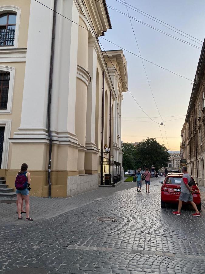 В Центрі Біля Ратуші Вулиця Площа Ринок 11 Lviv Dış mekan fotoğraf