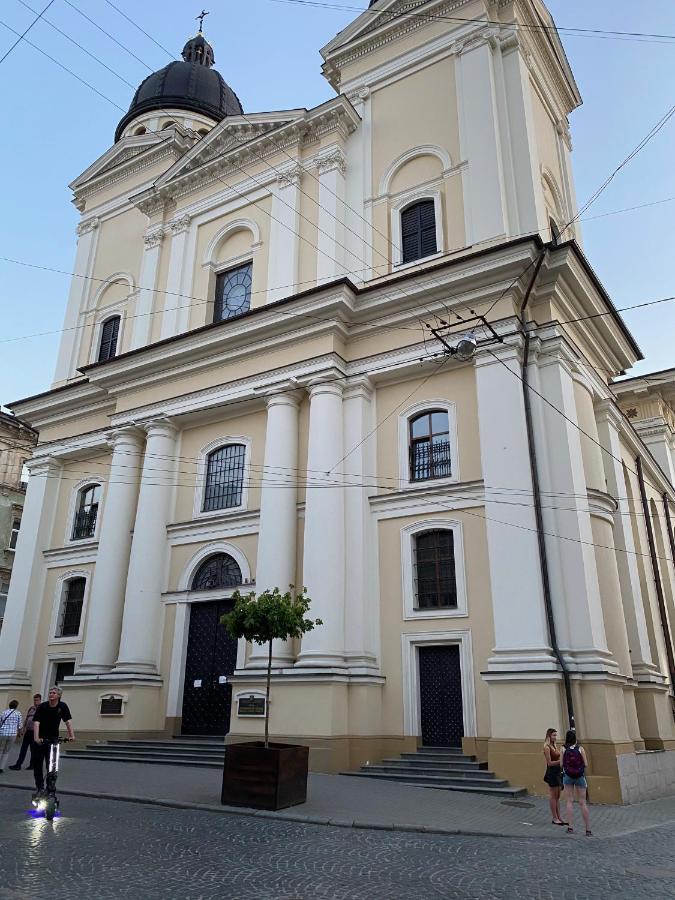 В Центрі Біля Ратуші Вулиця Площа Ринок 11 Lviv Dış mekan fotoğraf